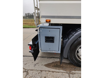 Грузовик-цистерна SCANIA P400: фото 3