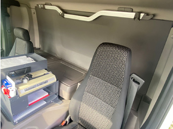 Грузовик-цистерна SCANIA P410: фото 3