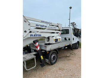 Грузовик с подъемником OIL&STEEL