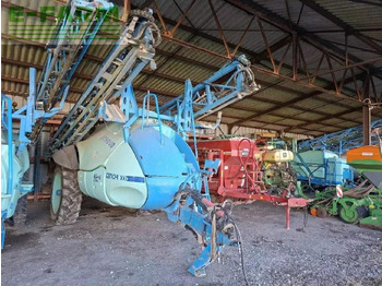 : фото в шапке страницы