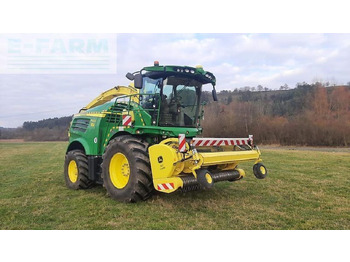 Кормоуборочный комбайн JOHN DEERE 8400