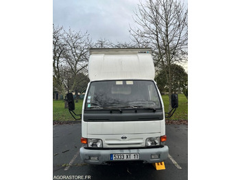 Грузовик с закрытым кузовом NISSAN