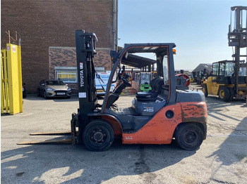 Газовый погрузчик TOYOTA