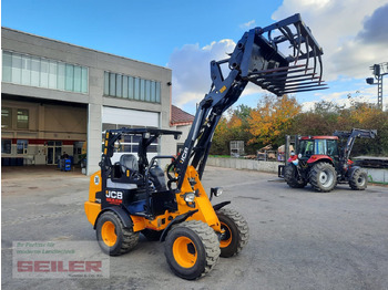 Компактный фронтальный погрузчик JCB
