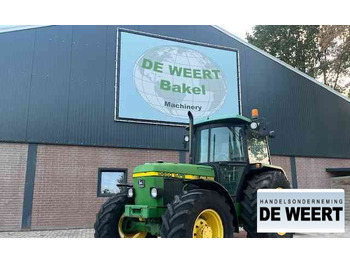 Трактор JOHN DEERE