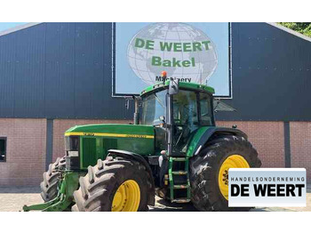 Трактор JOHN DEERE