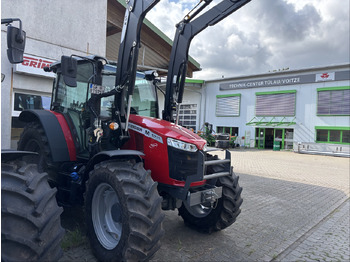 Трактор MASSEY FERGUSON 5711