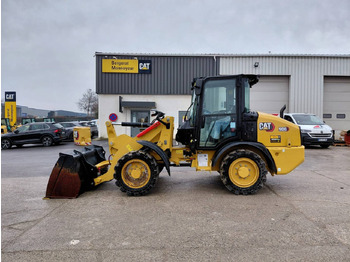 Колёсный погрузчик CATERPILLAR 906