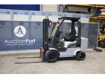 Дизельный погрузчик NISSAN