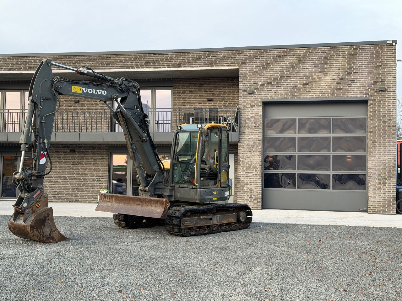 Volvo ECR 88 D Verstellauslger OQ Oilquick - Мини-экскаватор: фото 1 Volvo ECR 88 D Verstellauslger OQ Oilquick - Мини-экскаватор: фото 1