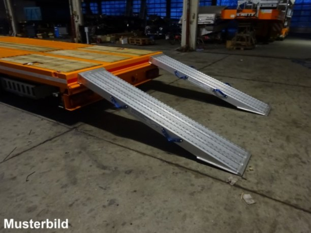 Möslein ST 3 Plato 8,7 3 Achs Satteltieflader Plato 45 t GGfür Fertigteile, Baumaschinen - Низкорамный полуприцеп: фото 2 Möslein ST 3 Plato 8,7 3 Achs Satteltieflader Plato 45 t GGfür Fertigteile, Baumaschinen - Низкорамный полуприцеп: фото 2