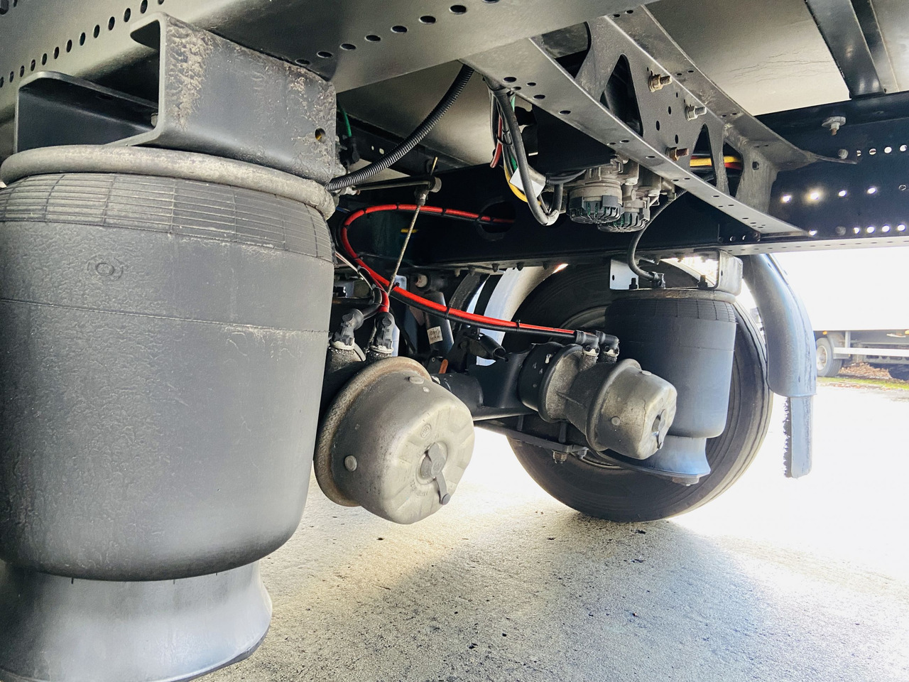 Möslein TKO 105 D 7m weiß Tandem- Koffer, Durchladbar, Neuwertig - Прицеп-фургон: фото 3 Möslein TKO 105 D 7m weiß Tandem- Koffer, Durchladbar, Neuwertig - Прицеп-фургон: фото 3