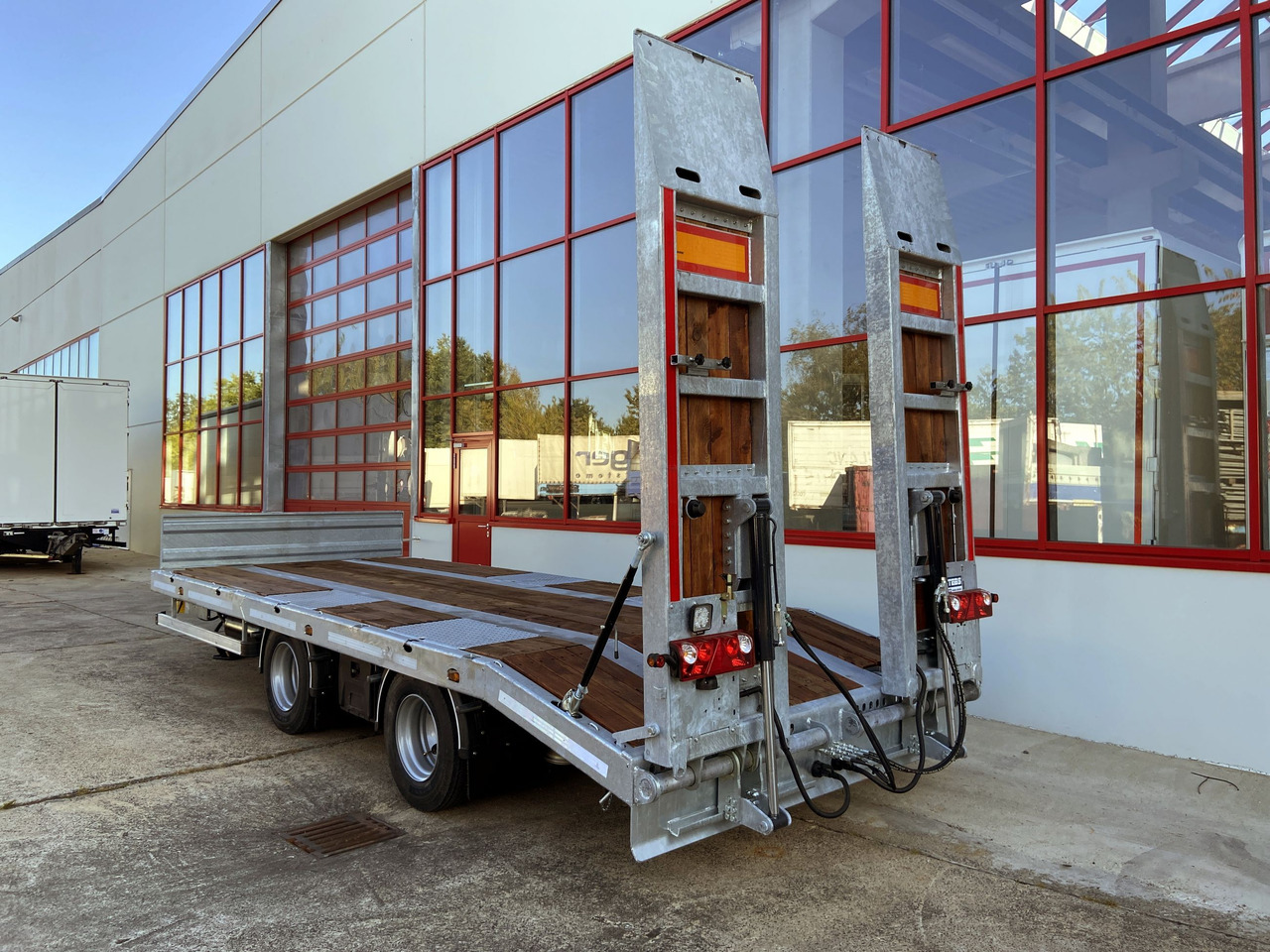 Möslein TT21-6,5 hydr 21 t Tandemtieflader, hydr. Rampen, NEU - Низкорамный прицеп: фото 2 Möslein TT21-6,5 hydr 21 t Tandemtieflader, hydr. Rampen, NEU - Низкорамный прицеп: фото 2