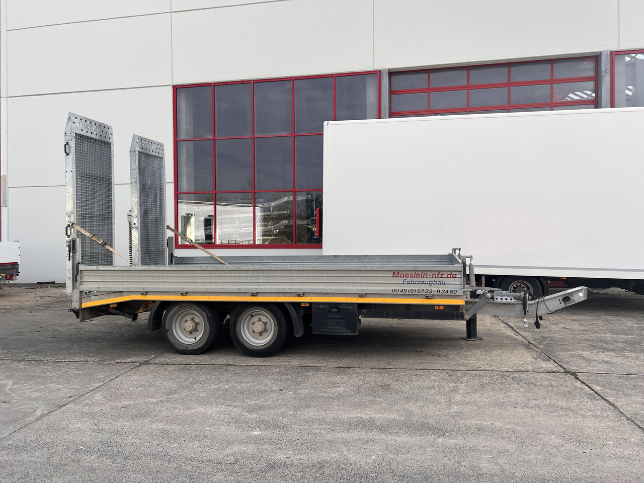 Möslein TTS 11 Schwebheim Tandemtieflader, Breite Rampen, Wenig Benutzt - Низкорамный прицеп: фото 1 Möslein TTS 11 Schwebheim Tandemtieflader, Breite Rampen, Wenig Benutzt - Низкорамный прицеп: фото 1