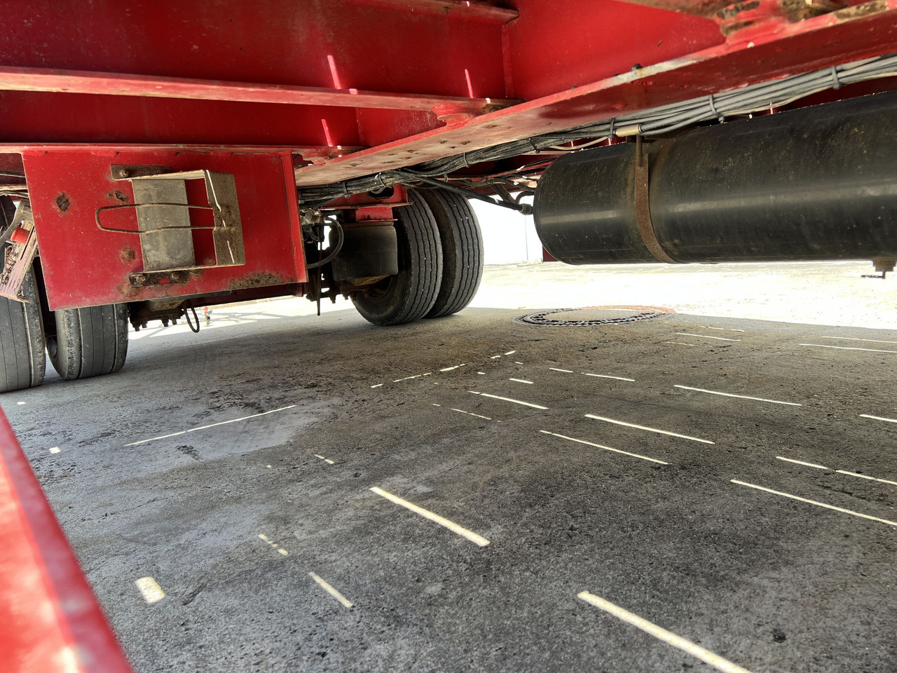 T3 3 Achs Tiefladeranhänger mit gerader Ladefläche - Низкорамный прицеп: фото 5 T3 3 Achs Tiefladeranhänger mit gerader Ladefläche - Низкорамный прицеп: фото 5