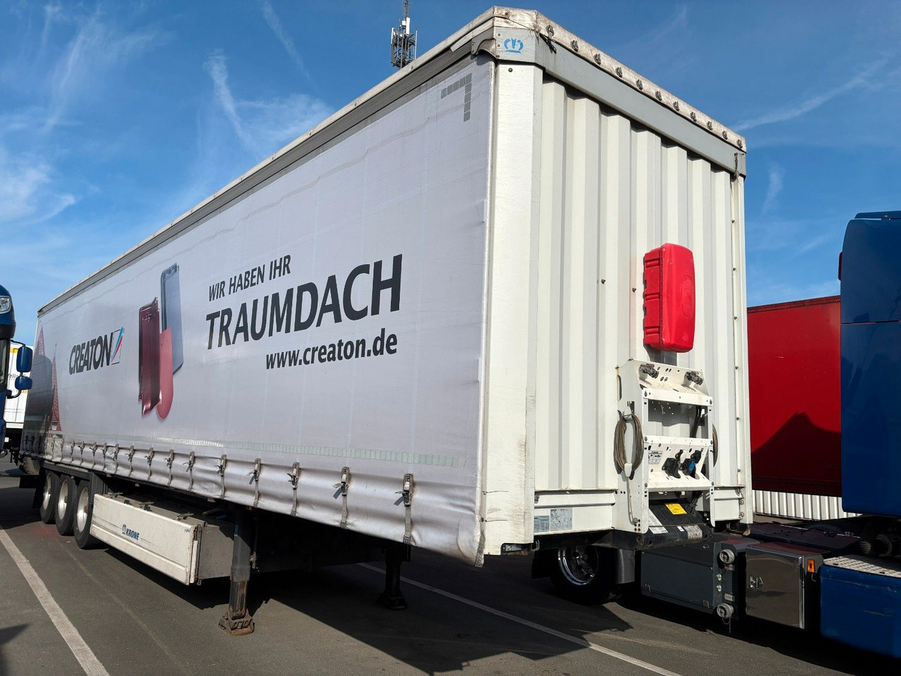 Тентованный полуприцеп Krone SD Plane + Mitnahmestapler: фото 1