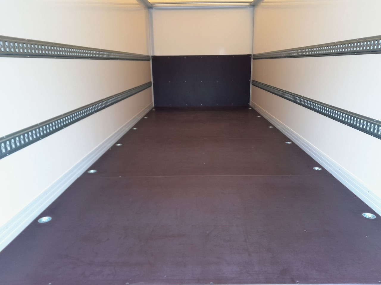 Грузовик с закрытым кузовом DAF FA XB 230 12t: фото 10