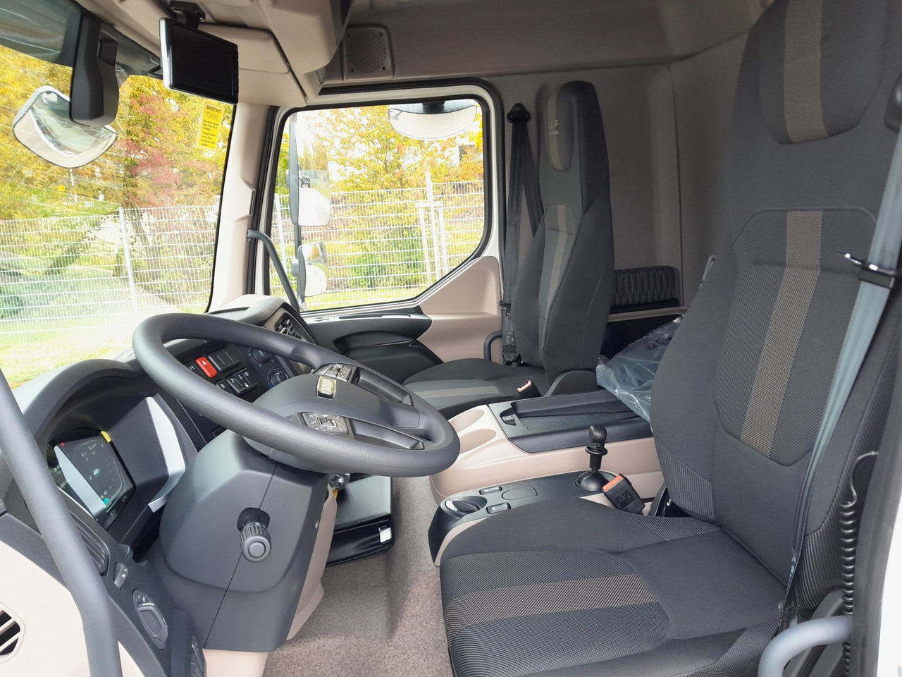 Грузовик с закрытым кузовом DAF FA XB 230 12t: фото 19