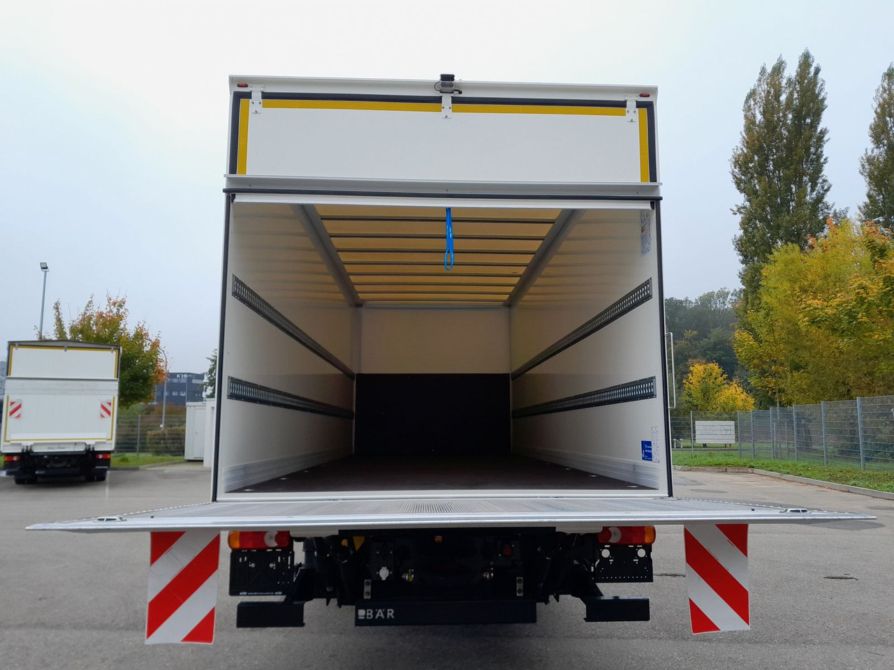 Грузовик с закрытым кузовом DAF FA XB 230 12t: фото 9