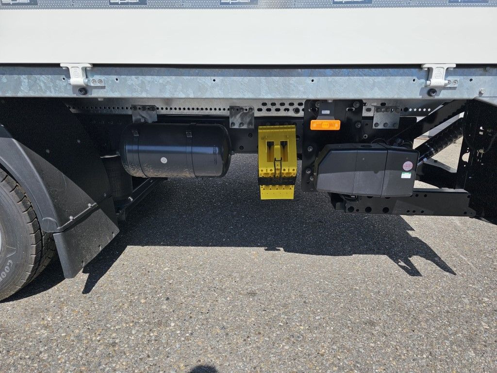 Новый Тентованный грузовик DAF LF 210 7,49t Spier Pritsche-Plane LBW Tageszulas DAF FA LF 210 08t Spier Pritsche mit LBW: фото 7