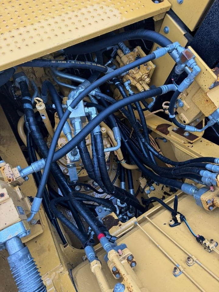 Гусеничный экскаватор CAT 324 EL: фото 9