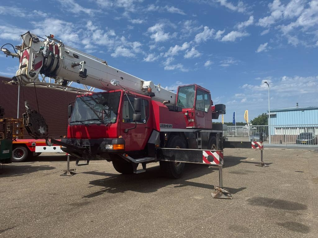 Liebherr LTM 1030-2.1 ( WITH JIB ) - Вседорожный кран: фото 1 Liebherr LTM 1030-2.1 ( WITH JIB ) - Вседорожный кран: фото 1