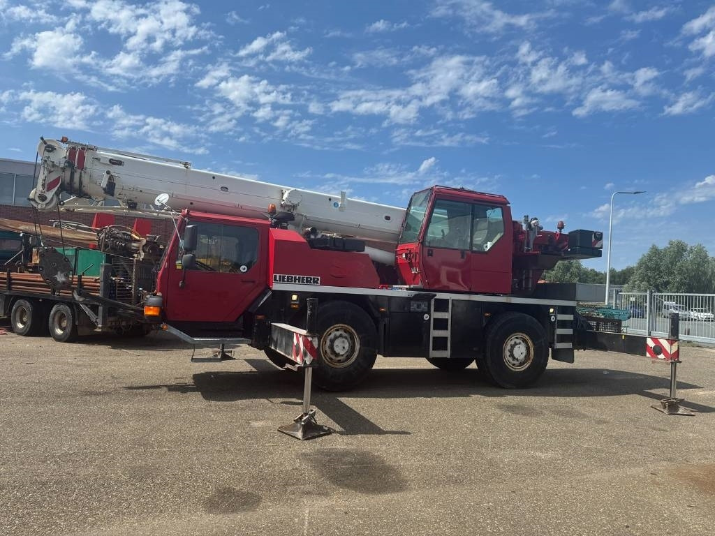 Liebherr LTM 1030-2.1 ( WITH JIB ) - Вседорожный кран: фото 2 Liebherr LTM 1030-2.1 ( WITH JIB ) - Вседорожный кран: фото 2