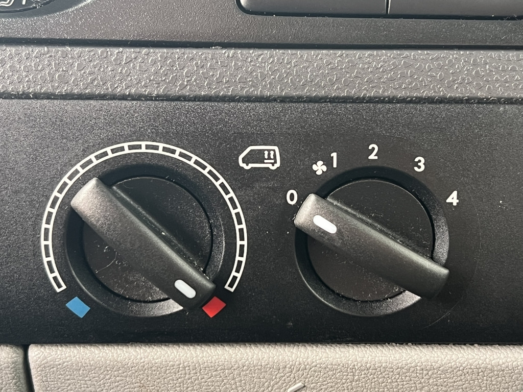 VW T5 Kombi 2,0 TDI BlueMotion Klima 9-Sitzer - Легковой автомобиль: фото 2 VW T5 Kombi 2,0 TDI BlueMotion Klima 9-Sitzer - Легковой автомобиль: фото 2