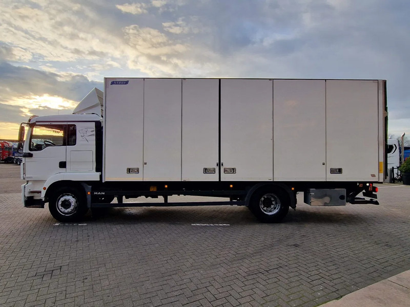 MAN TGM 18.340 4x2 - Sleepercab - Box with sidedoors - Loadlift - Full air - Euro 6 - Automatic - Грузовик с закрытым кузовом: фото 4 MAN TGM 18.340 4x2 - Sleepercab - Box with sidedoors - Loadlift - Full air - Euro 6 - Automatic - Грузовик с закрытым кузовом: фото 4