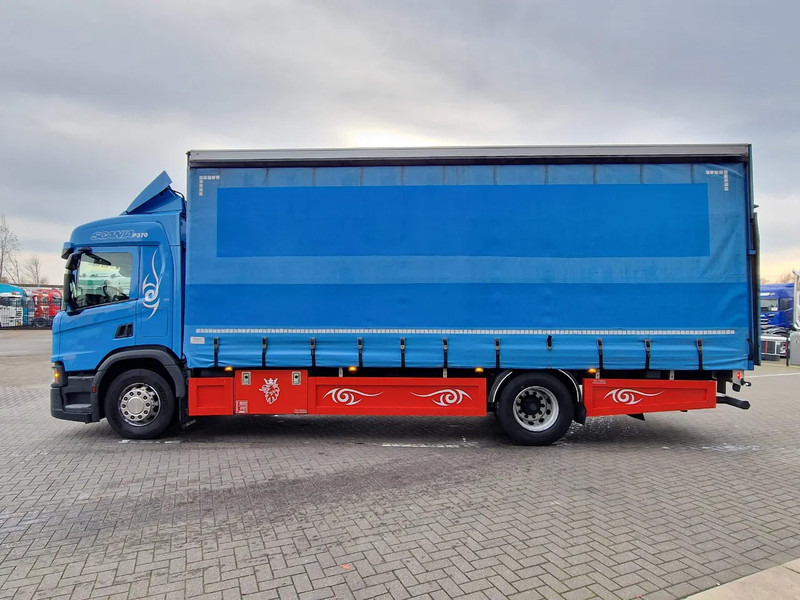 Scania P370 4x2 Tautliner 4x2 - Loadlift - Full air - Navi - Fridge - Тентованный грузовик: фото 4 Scania P370 4x2 Tautliner 4x2 - Loadlift - Full air - Navi - Fridge - Тентованный грузовик: фото 4