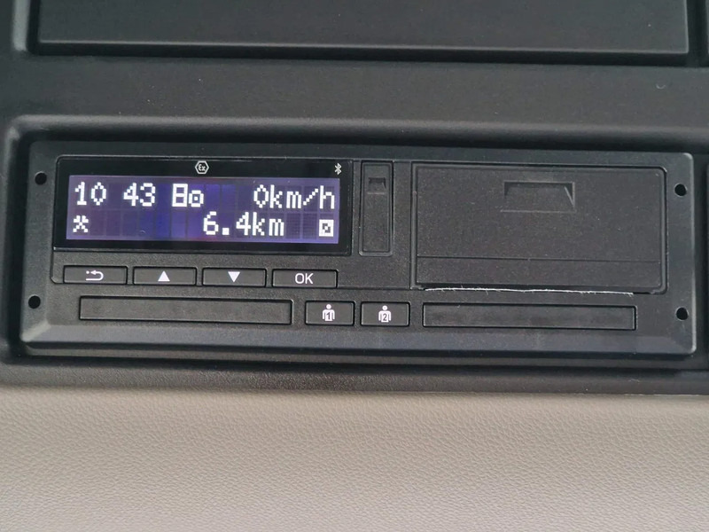 Тягач Scania S460 Highline 4x2 - Lowdeck - New - Retarder - Night clima - 2x tank - Led - Full spoiler: фото 16 Тягач Scania S460 Highline 4x2 - Lowdeck - New - Retarder - Night clima - 2x tank - Led - Full spoiler: фото 16