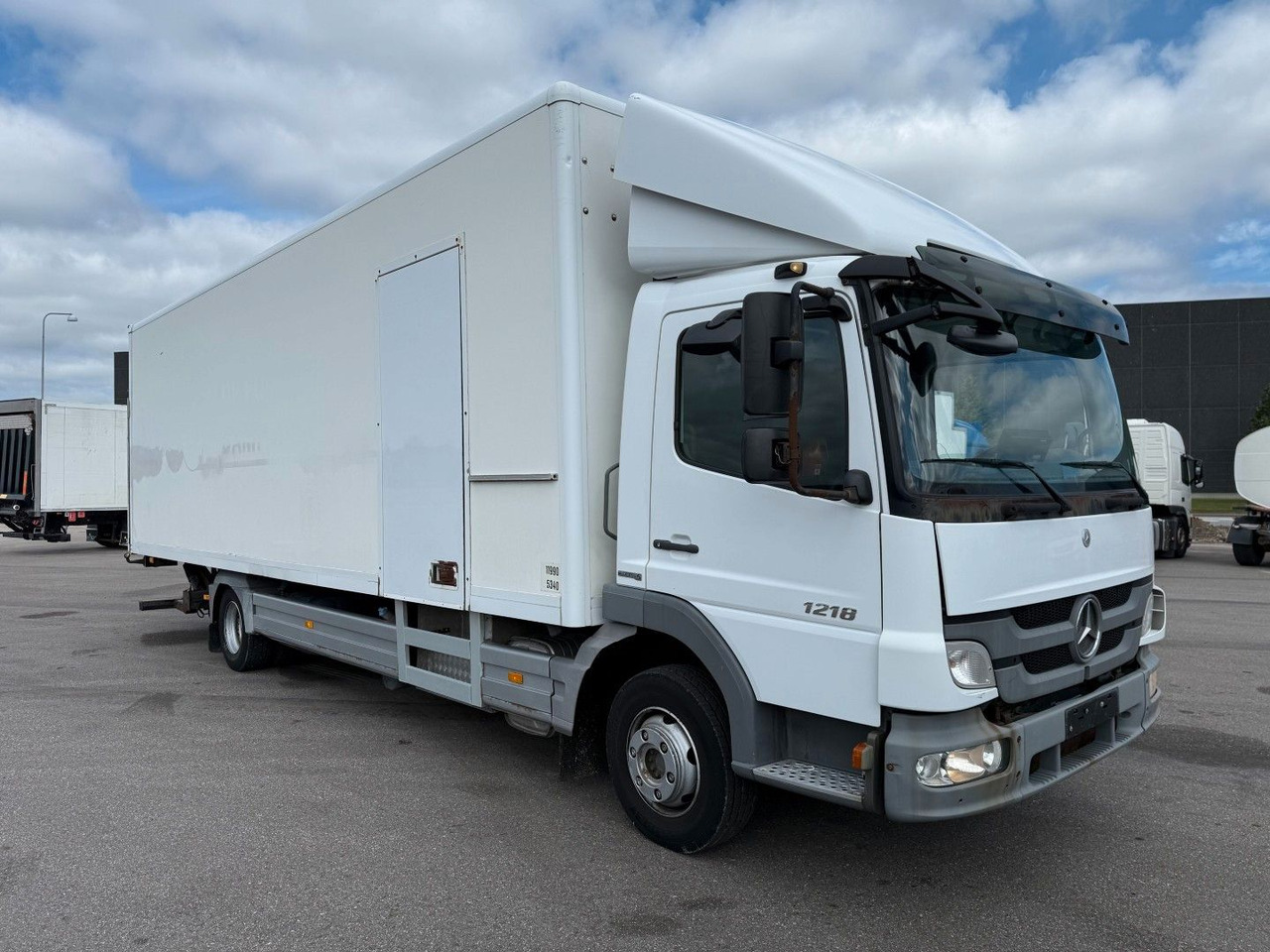 Mercedes-Benz Atego 1218 4x2 Euro 5 8,0 m. koffer - Грузовик с закрытым кузовом: фото 2 Mercedes-Benz Atego 1218 4x2 Euro 5 8,0 m. koffer - Грузовик с закрытым кузовом: фото 2