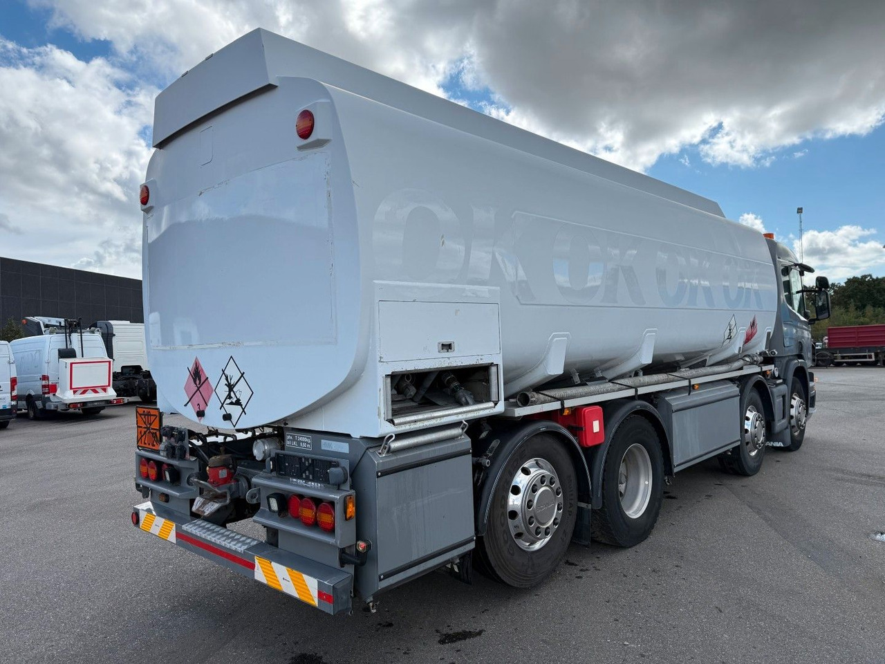 Scania P400 8x2*6 HMK Bilcon 24.000 l. ADR Euro 5 - Грузовик-цистерна: фото 3 Scania P400 8x2*6 HMK Bilcon 24.000 l. ADR Euro 5 - Грузовик-цистерна: фото 3