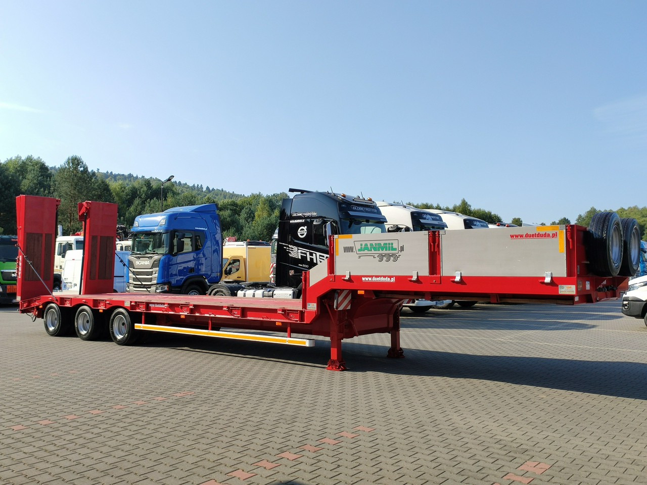 Bodex JANMIL Burtówka Laweta Niskopodłogowa Podczołgówka 3-Osie - Низкорамный полуприцеп: фото 1 Bodex JANMIL Burtówka Laweta Niskopodłogowa Podczołgówka 3-Osie - Низкорамный полуприцеп: фото 1