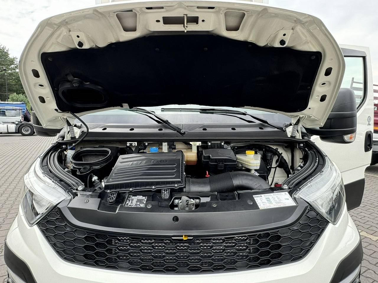 Фургон-рефрижератор Iveco Daily 70C17 Mroźnia Agregat Carrier Supra 750 10-Palet + Winda: фото 25 Фургон-рефрижератор Iveco Daily 70C17 Mroźnia Agregat Carrier Supra 750 10-Palet + Winda: фото 25