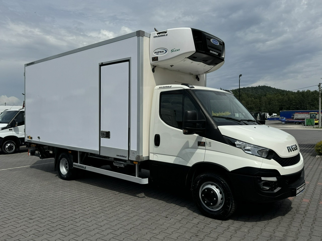 Iveco Daily 70C17 Mroźnia Agregat Carrier Supra 750 10-Palet + Winda - Фургон-рефрижератор: фото 2 Iveco Daily 70C17 Mroźnia Agregat Carrier Supra 750 10-Palet + Winda - Фургон-рефрижератор: фото 2