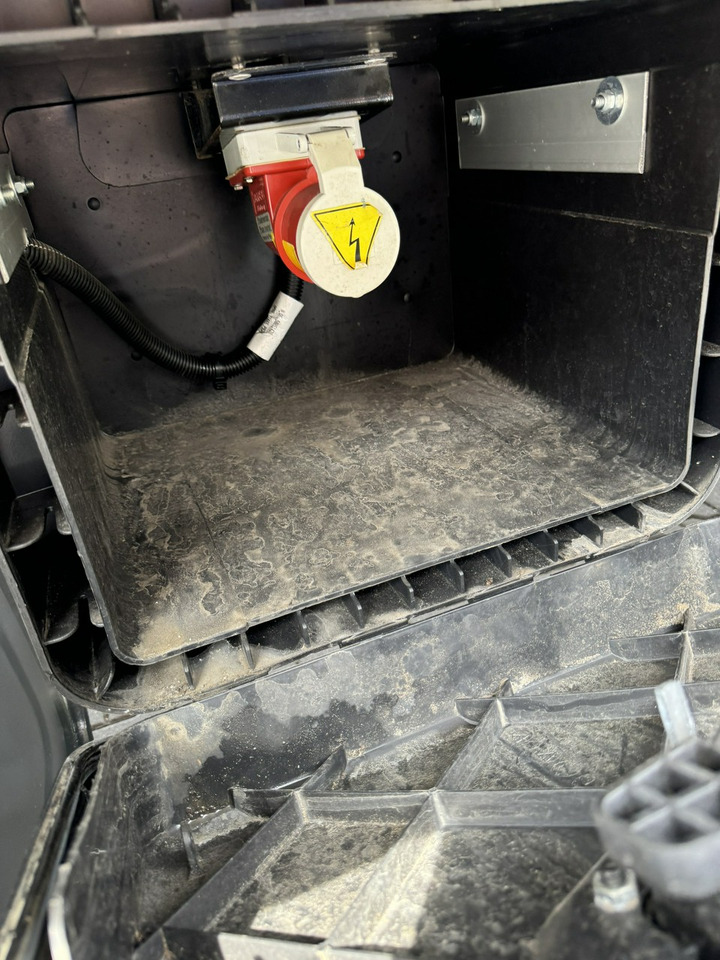 Фургон-рефрижератор Iveco Daily 70C17 Mroźnia Agregat Carrier Supra 750 10-Palet + Winda: фото 19 Фургон-рефрижератор Iveco Daily 70C17 Mroźnia Agregat Carrier Supra 750 10-Palet + Winda: фото 19