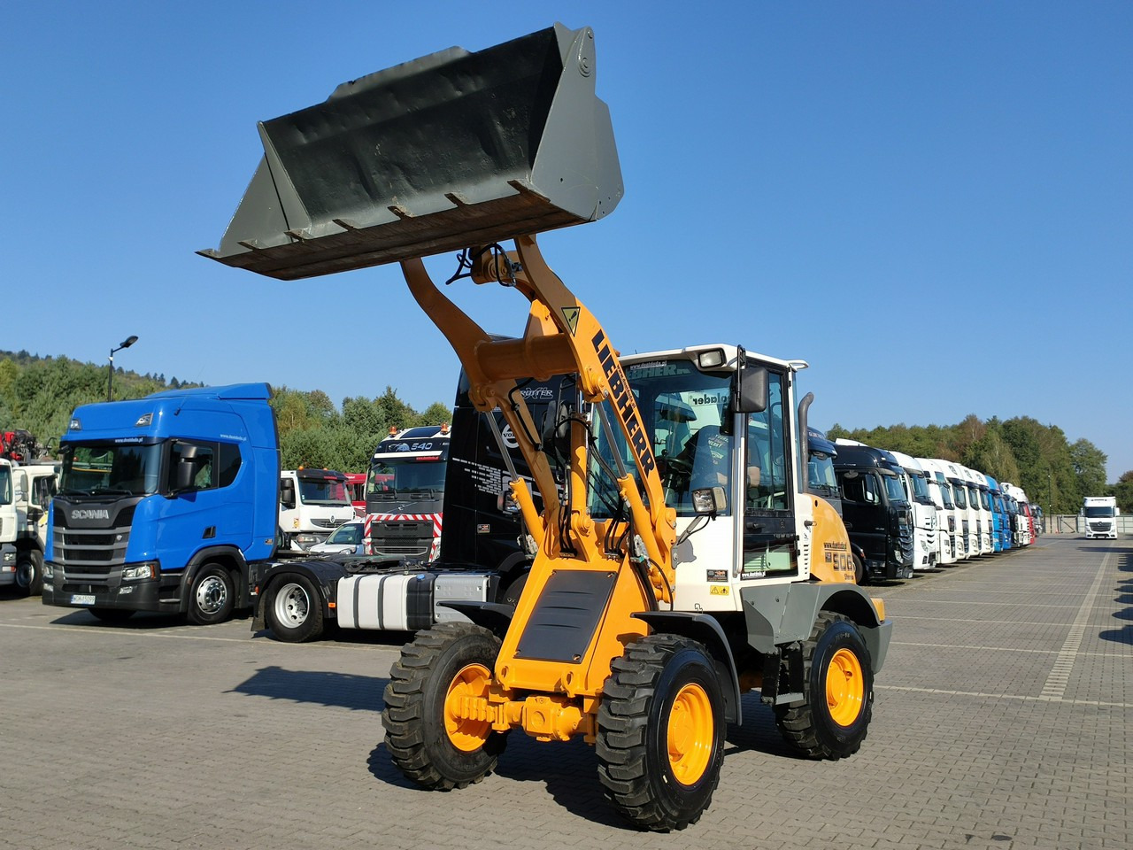 Liebherr L 506 STEREO Szybkozłącze / Łyżka Krokodyl + Widły Waga 6300kg - Компактный фронтальный погрузчик: фото 3 Liebherr L 506 STEREO Szybkozłącze / Łyżka Krokodyl + Widły Waga 6300kg - Компактный фронтальный погрузчик: фото 3