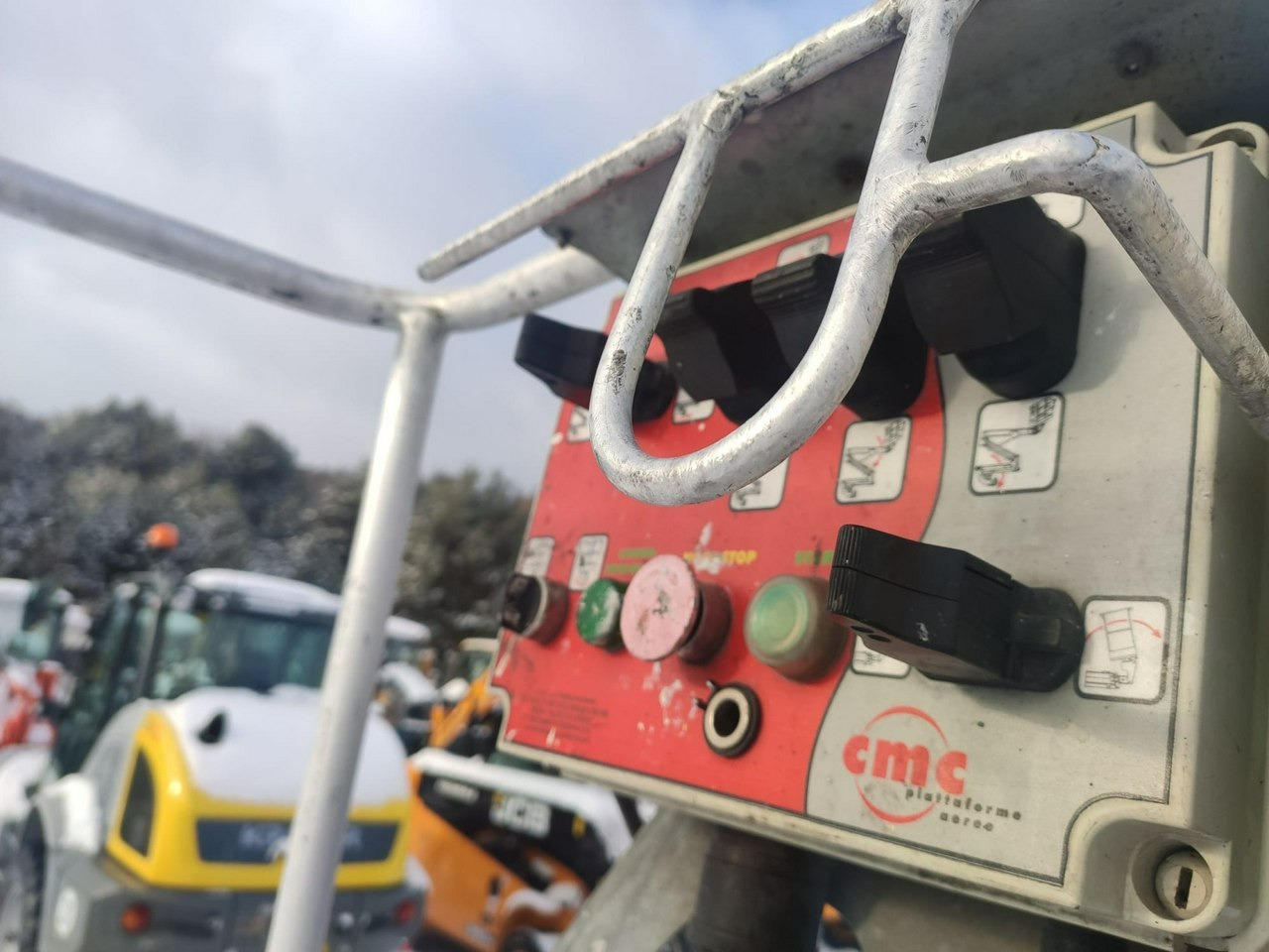 Renault Maxity - Грузовик с подъемником: фото 4 Renault Maxity - Грузовик с подъемником: фото 4