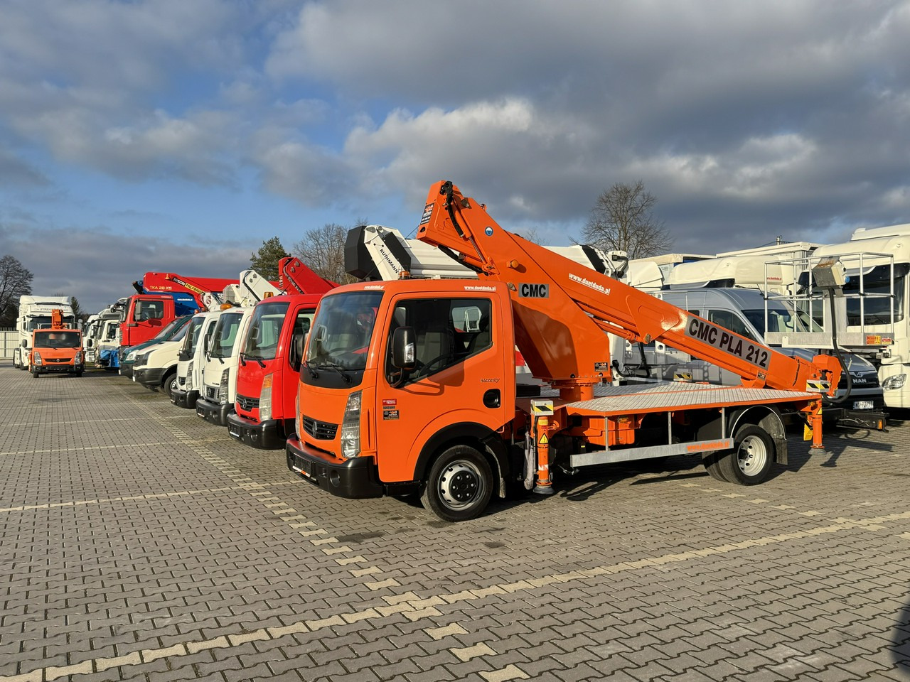 Грузовик с подъемником Renault Maxity: фото 1