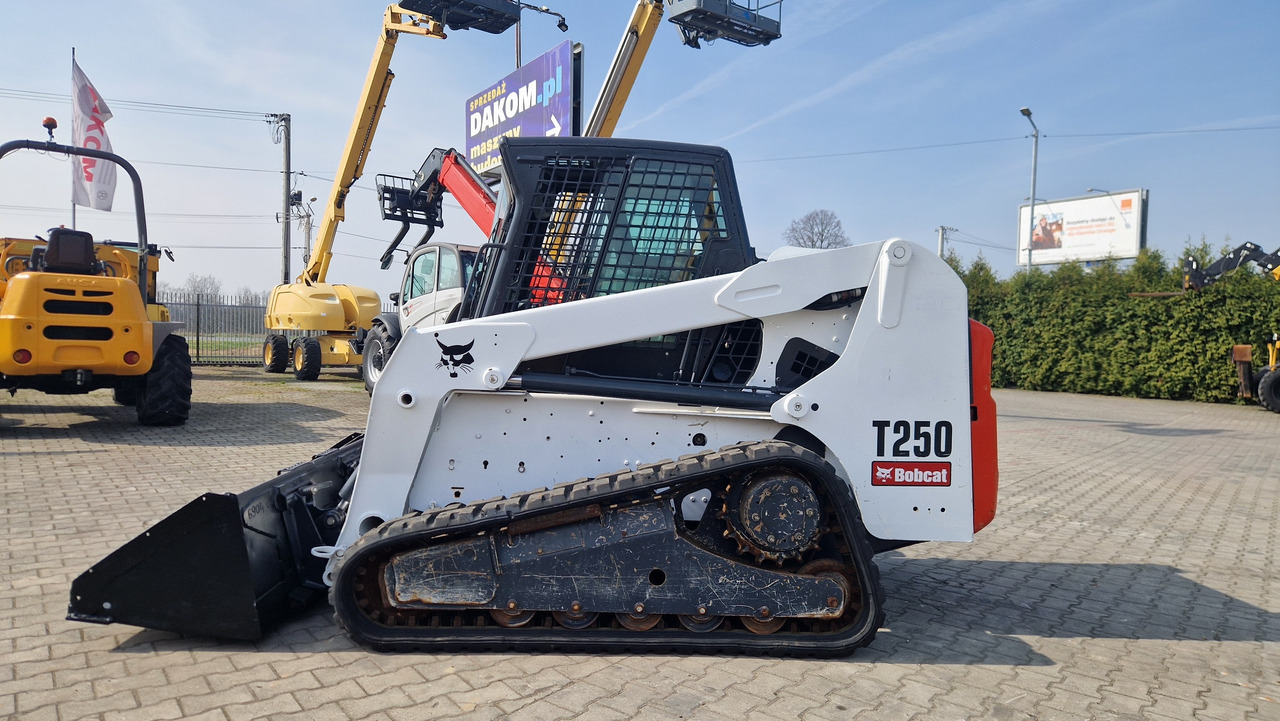 Гусеничный мини-погрузчик BOBCAT T 250: фото 1