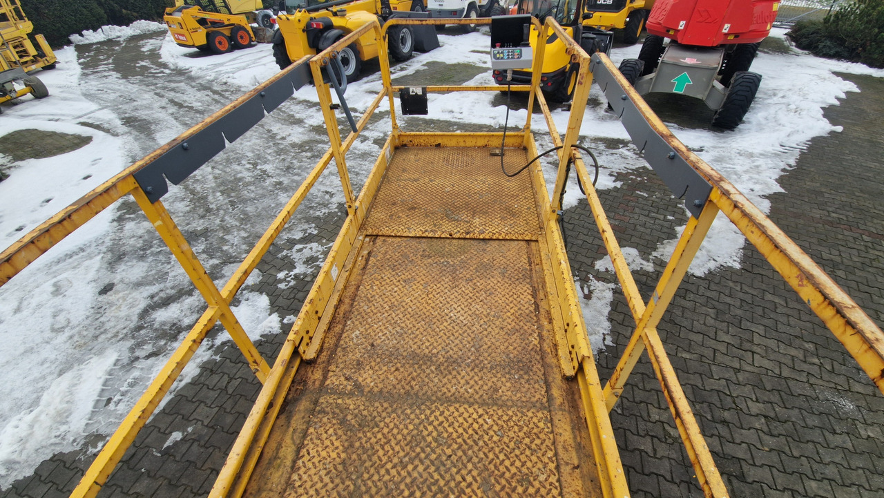 HAULOTTE Compact 12 DX - Ножничный подъемник: фото 5 HAULOTTE Compact 12 DX - Ножничный подъемник: фото 5