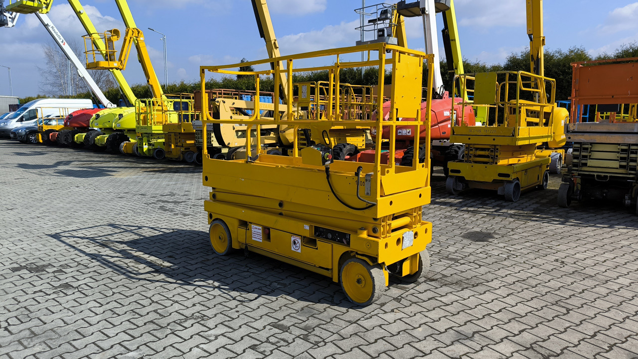 HAULOTTE Compact 8 - Ножничный подъемник: фото 1 HAULOTTE Compact 8 - Ножничный подъемник: фото 1