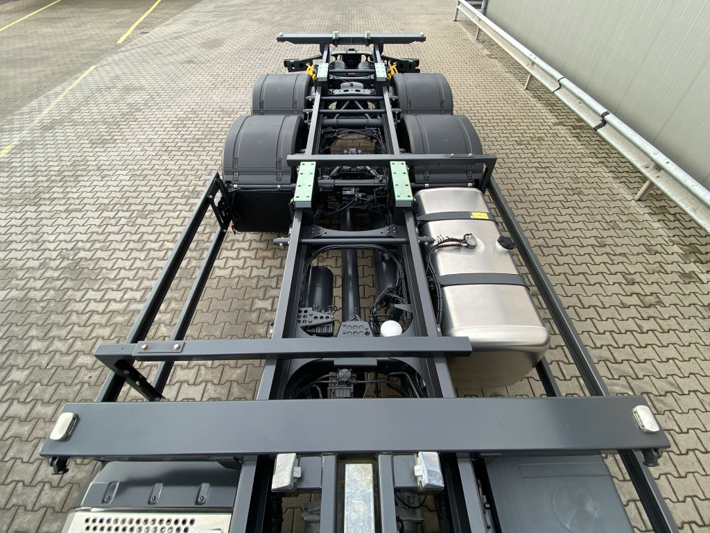 Грузовик-контейнеровоз/ Сменный кузов Mercedes-Benz 2542 L 6x2 F 13 Actros GigaSpace: фото 13 Грузовик-контейнеровоз/ Сменный кузов Mercedes-Benz 2542 L 6x2 F 13 Actros GigaSpace: фото 13