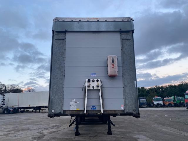 Fliegl - Тентованный полуприцеп: фото 3 Fliegl - Тентованный полуприцеп: фото 3