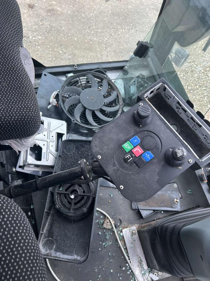 Mathieu Azura - Подметально-уборочная машина: фото 2 Mathieu Azura - Подметально-уборочная машина: фото 2