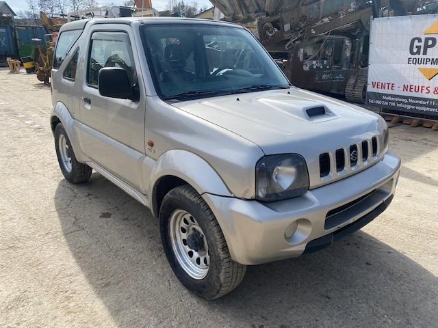 Suzuki Jimny - Легковой автомобиль: фото 2 Suzuki Jimny - Легковой автомобиль: фото 2