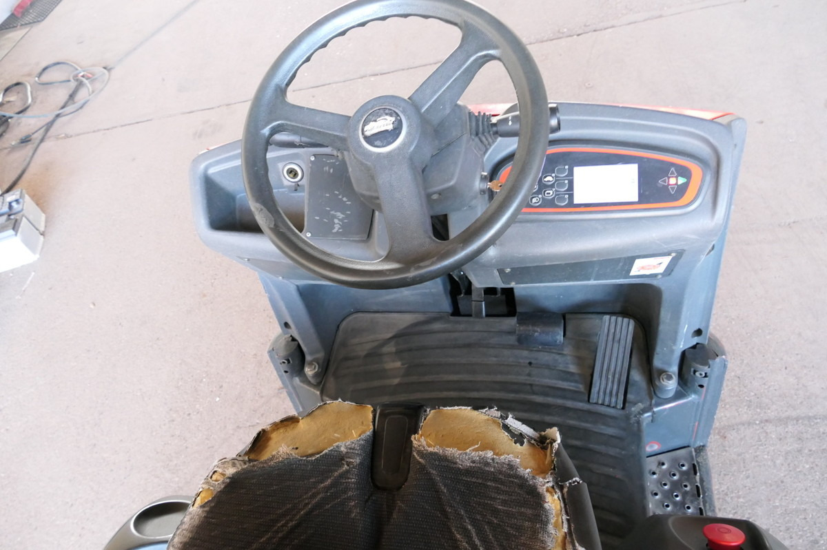 LINDE P 60 Z Schlepper Batterie 16/2019 3-Rad - Складской тягач: фото 5 LINDE P 60 Z Schlepper Batterie 16/2019 3-Rad - Складской тягач: фото 5