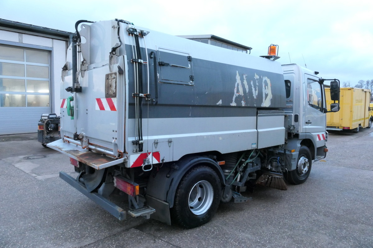 MERCEDES-BENZ Atego 1018 Rechtslenker Schmidt SK 500 R Rückfah - Подметально-уборочная машина: фото 4 MERCEDES-BENZ Atego 1018 Rechtslenker Schmidt SK 500 R Rückfah - Подметально-уборочная машина: фото 4