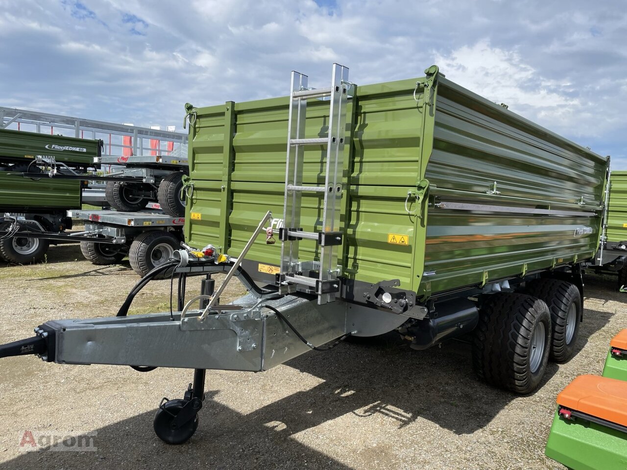 Fliegl TDK 140 FOX - Сельскохозяйственный прицеп-самосвал: фото 2 Fliegl TDK 140 FOX - Сельскохозяйственный прицеп-самосвал: фото 2